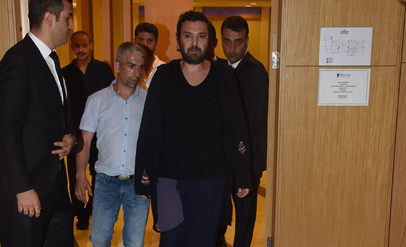 Şarkıcı Halil Sezai sıkıntıdan saçlarını kestirdi