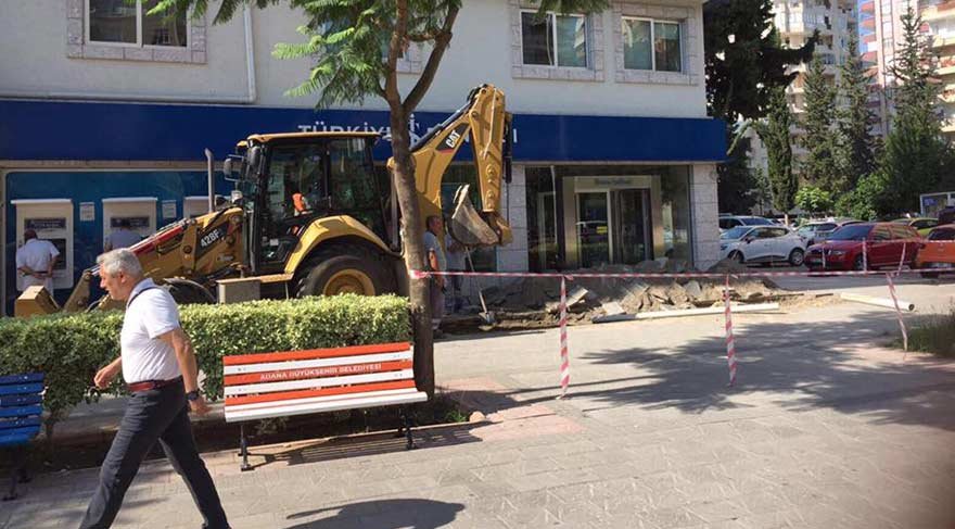 Belediye kazısına bankadan cevap geldi!