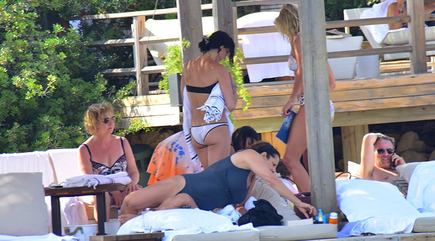 Hande Ataizi mankenlere taş çıkardı