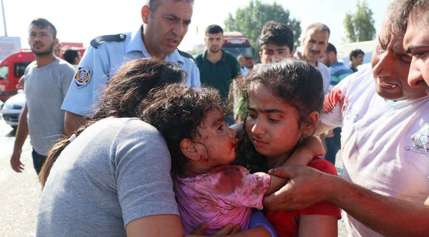 Adana’da otomobiller kafa kafaya çarpıştı: 2’si çocuk 10 yaralı