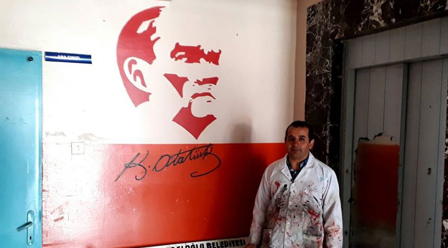 Resim öğretmeni okulun içine dışına Atatürk’ü çizdi