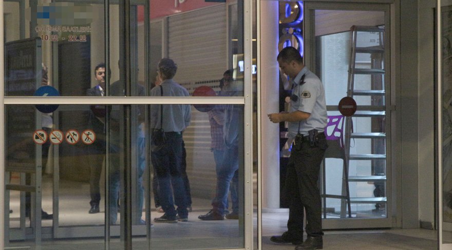 Bakırköy’deki ünlü AVM’de kuyumcu soygunu