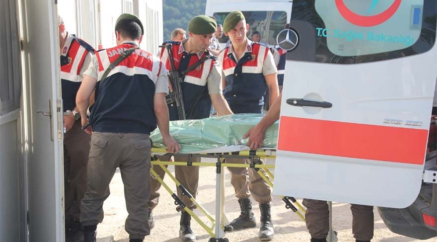 Ayrılmak isteyen sevgilisini boğazından bıçaklayıp öldürdü