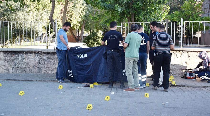 Eski eşi ve kızını ‘ev’ için öldürmüş