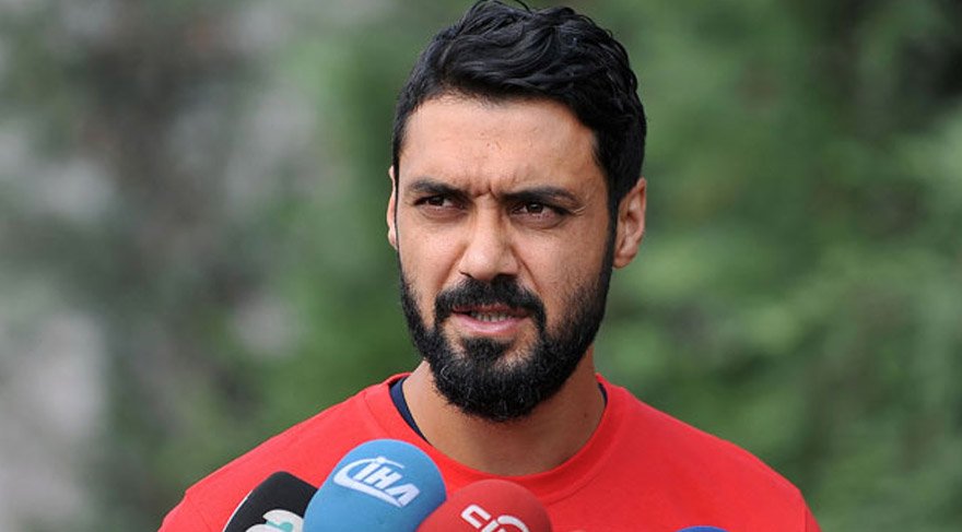 Ünlü futbolcuya FETÖ gözaltısı