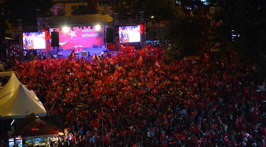 Üzerine kaynar su döküp terk ettiler