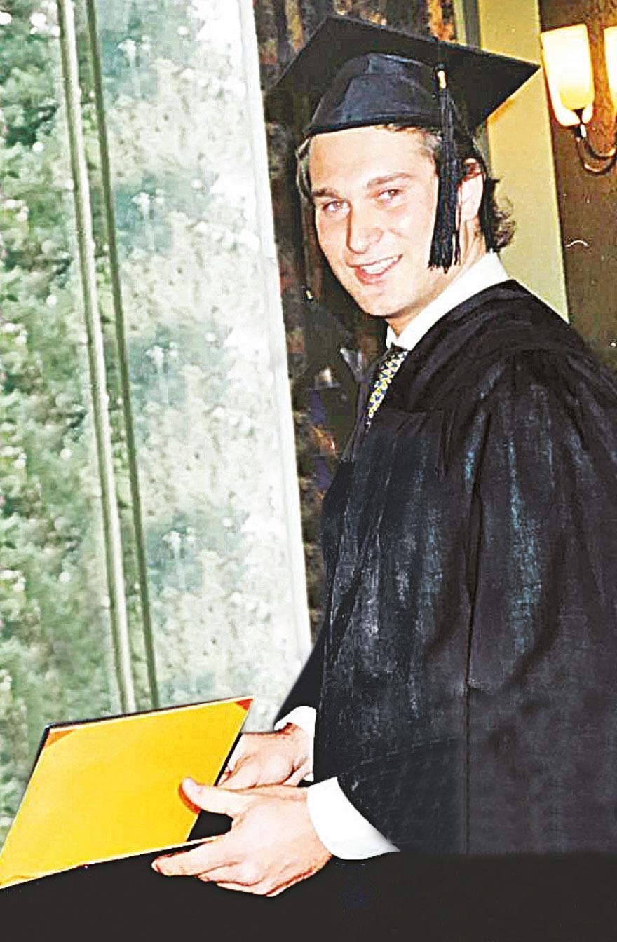 Burak Akbay graduated from American College of Switzerland in 1994. This college which was established by American officer Dr. Fred Ott in 1963 is still active. Famous American Hollywood star Sylvester Stallone also graduated from this college.
