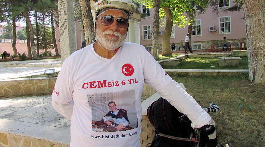 Türkiye’yi bisikletle gezen bir babanın duygulandıran hikayesi