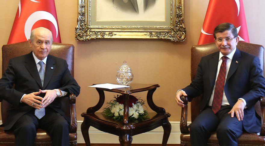 Bahçeli-Davutoğlu gerginliğine AKP de katıldı