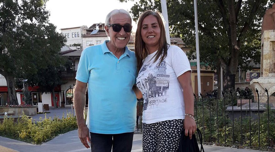 EN BÜYÜK DESTEKÇİLERİM Akbayram, “En büyük destekçilerim kızım Türkü ve eşim Ayten Hanım” dedi.