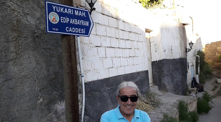 AVANOS'A TEŞEKKÜR EDERİM Yaşadığı caddeye adı verilen Edip Akbayram, “Avanos'a çok teşekkür ederim” diye konuştu.