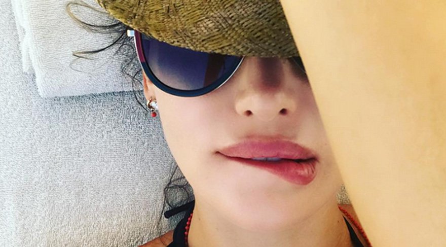 Emina Sandal’ın sabah dudakları