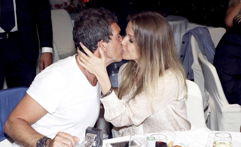 Antonio Banderas, kendisinden 19 yaş küçük sevgilisiyle görüntülendi