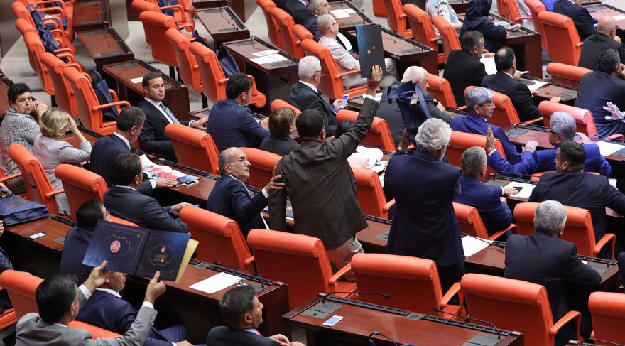 AKP’nin iç tüzükten sildiği kritik cümle