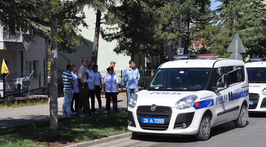 Son anda tişörtünden yakaladı ama…