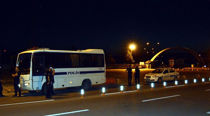Kayseri’de polise bıçaklı saldırı