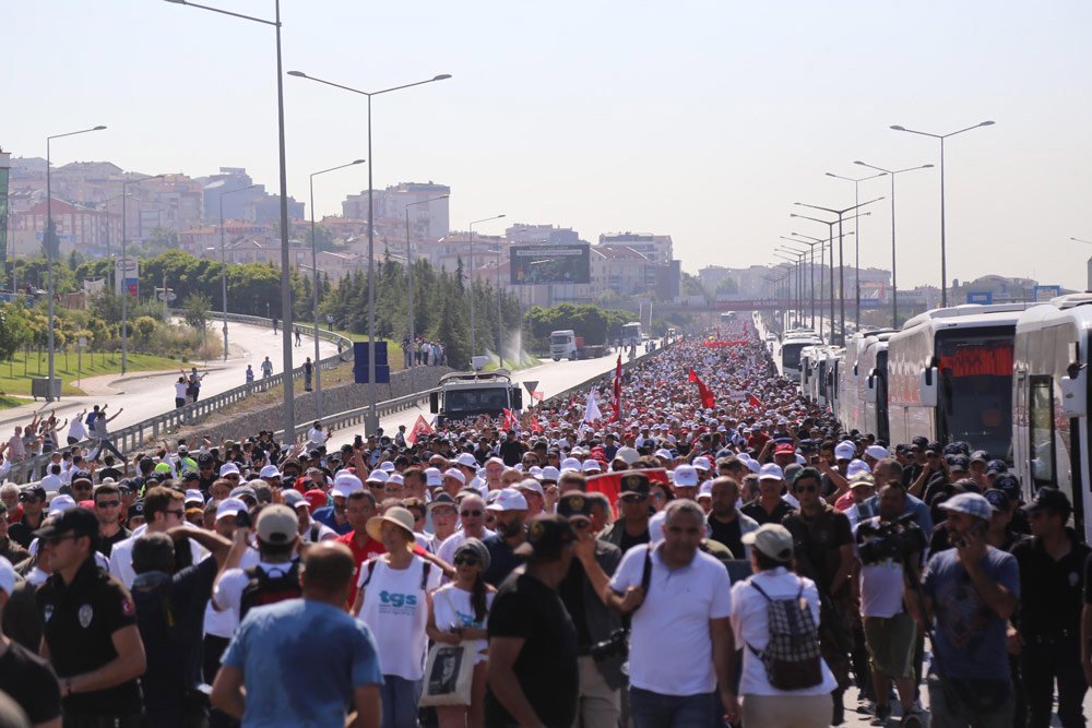 FOTO:DHA - Kortejin büyüklüğü artık onbirlerle ifade ediliyor
