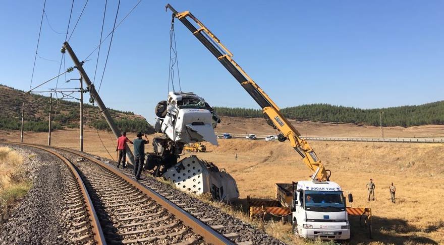 LPG tankeri tren yoluna uçtu