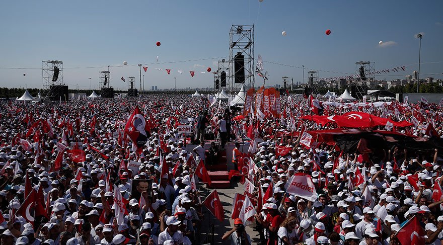 CHP’nin sunucusu Bozkurt: Maltepe Meydanı’nda bulunan 2 milyon kişiye sunuculuk yapıyorum