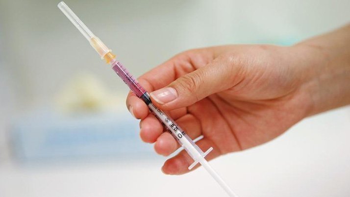 Çocuklara aşıyı zorunlu hale getiren yasa onaylandı