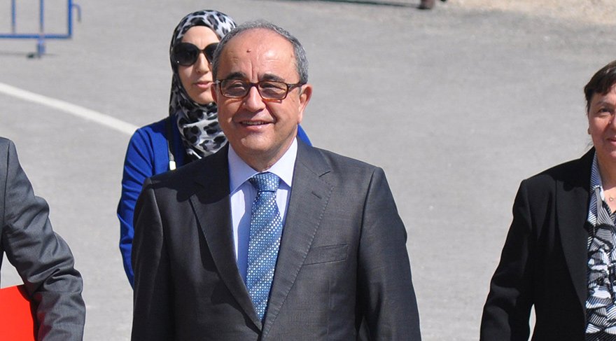 Eski rektör çelişkili ifadeden tutuklandı