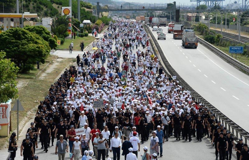 Tarihi Adalet Yürüyüşü'nde yirmi birinci günde kortej İstanbul'a doğru yürüyüşünü sürdürüyor.