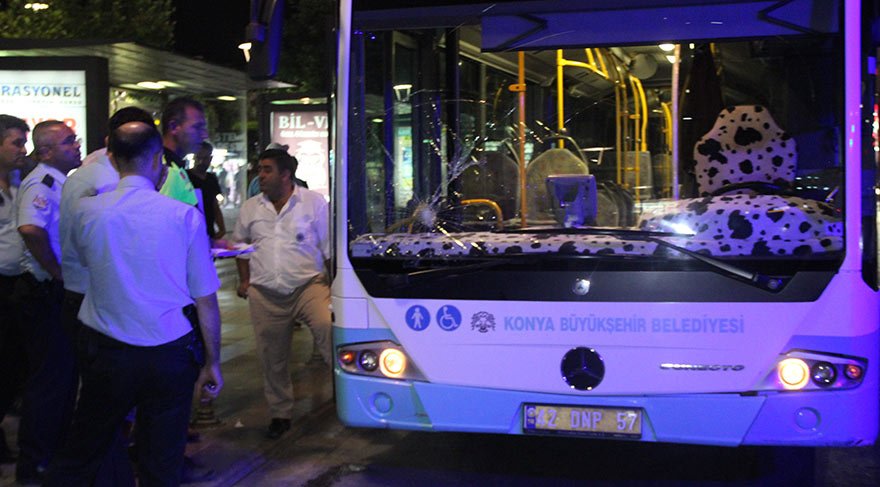 Belediye otobüsü durağa daldı: 5 yaralı