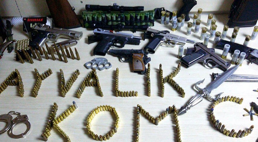 Ayvalık’ta cephanelik gibi ev!