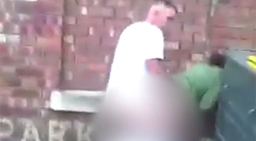 Bu ne rezillik: Sokak ortasında cinsel ilişki!