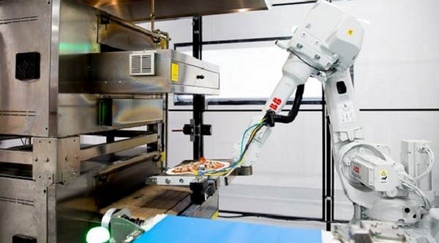 Hey robot bana pizza getir Gelecekte tüm pizzaları robotlar yapacak