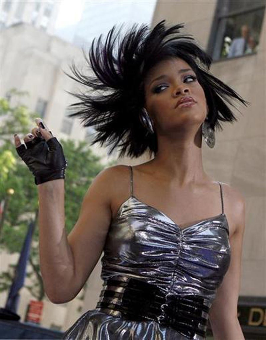 RIHANNA GİBİ GİYİNMEK RIHANNA GİBİ GİYİNMEK