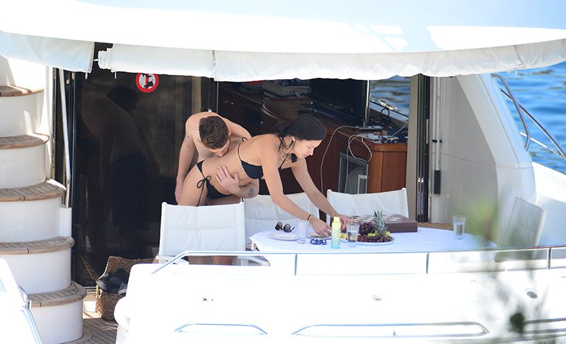 Metin Hara ve Adriana Lima mavi tura çıktı! Doludizgin aşk tatili…