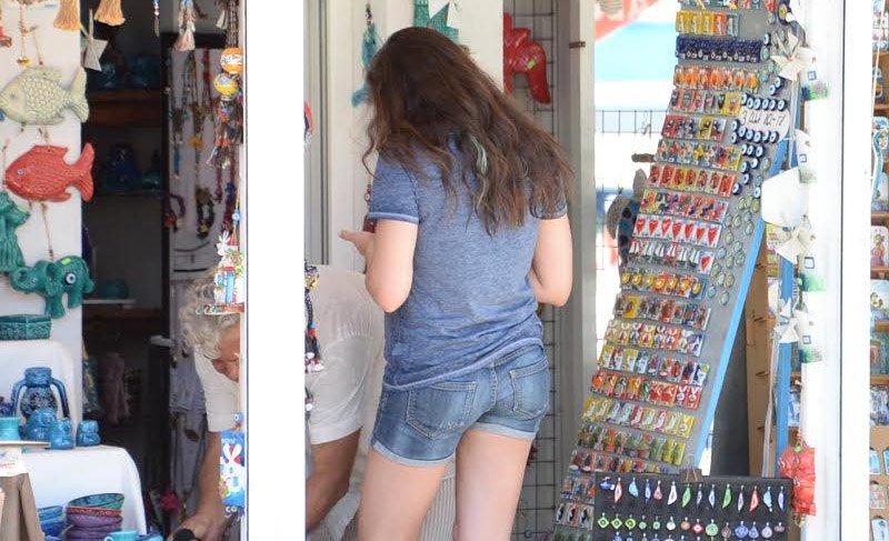 Güzel oyuncu Özge Borak, aile ziyaretinde