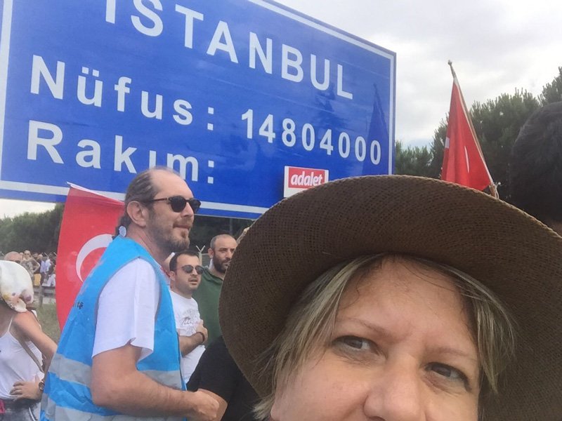 FOTO:SÖZCÜ- Yürüyüşü takip eden sozcu.com.tr Ankara Temsilcisi Zeynep Gürcanlı "İstanbul'a girişi" böyle ölümsüzleştirdi.