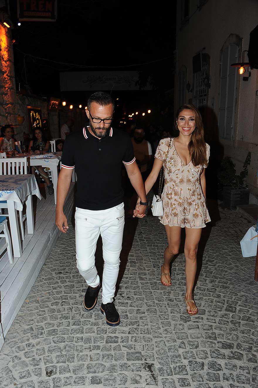 Zuhal Topal ailesiyle birlikte Disneyland’de