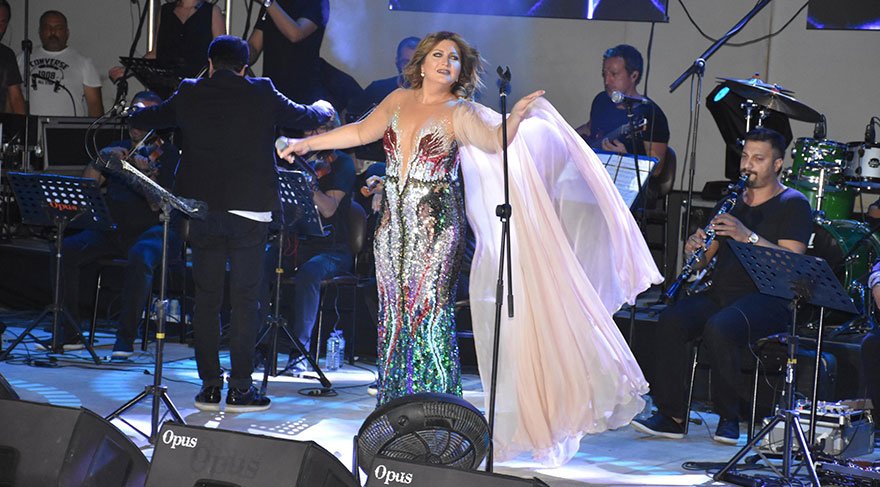 Marmaris’te Sibel Can coşkusu