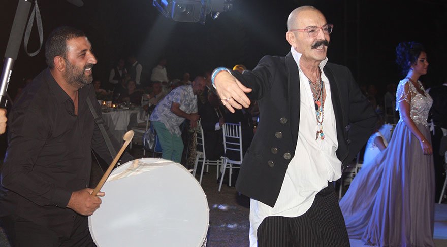 Cemil İpekçi yerinde duramadı!