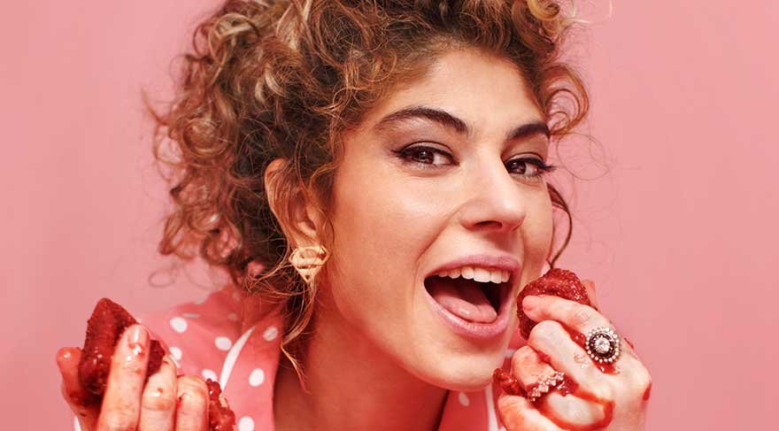 Müzik dünyasının ‘hanım kızı’ Esra Üçcan, ilk single’ını çıkardı