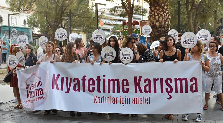 İzmirli kadınlardan Derya ve Seray’a destek