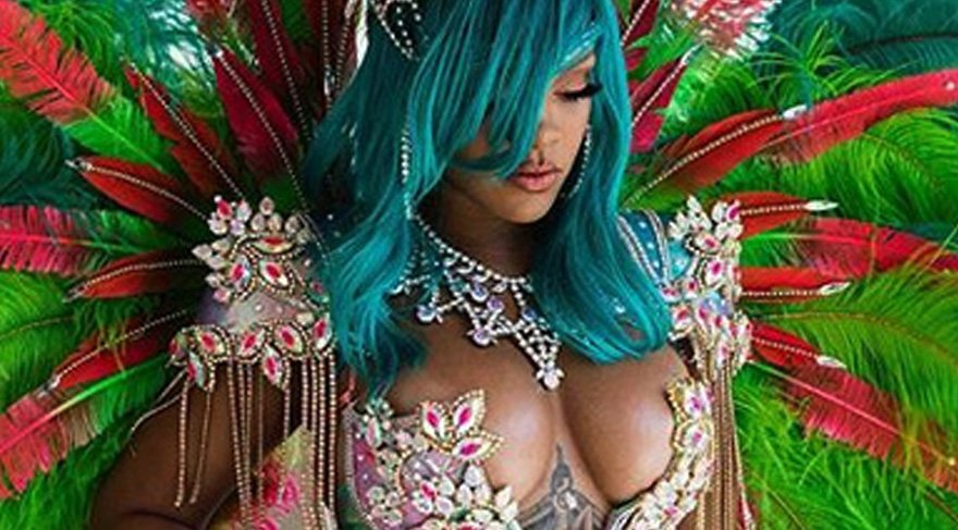 Rihanna: Bekaretimi kaybetmeden…