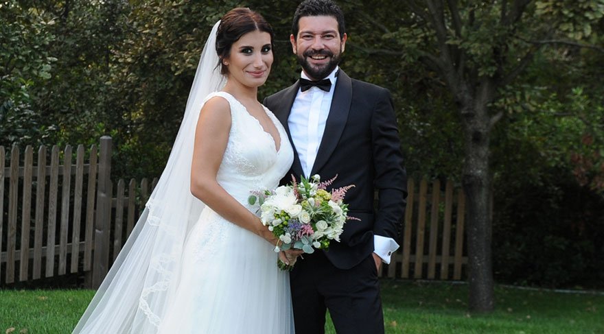 Popçu İrem Derici Eylül 2014'te evlendiği Rıza Esendemir'den 21 Mart 2016'da boşanmıştı.