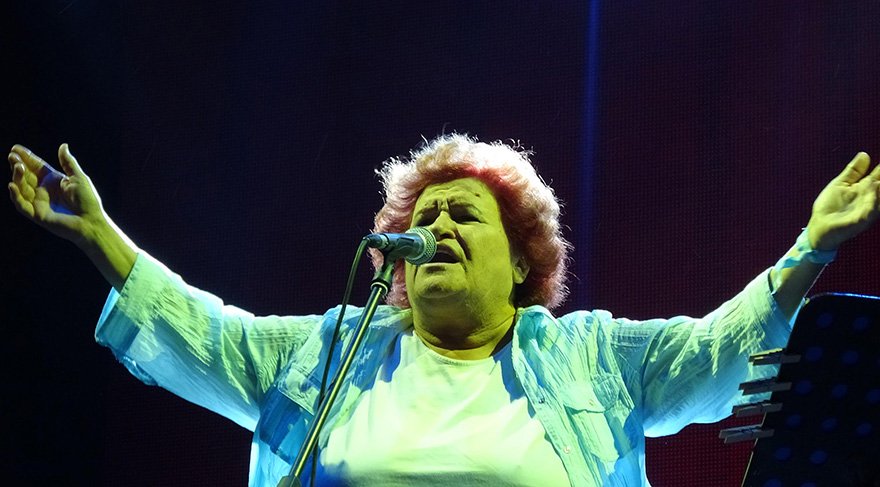 Selda Bağcan: ‘FETÖ’nün darbe girişimini başarısızlığa uğrattık, kutuplaşmadan kaçınmalıyız’