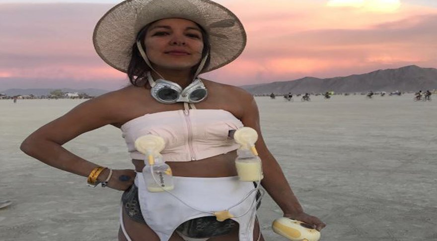 Ünlü CEO festivalde sütünü sağıp insanlara dağıttı!