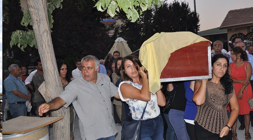 HDP'li Aysel Tuğluk'un annesinin cenazesinde gerginlik! Cenaze defnedilemedi