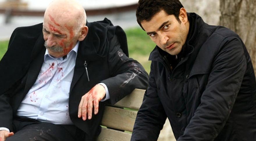 Ezel dizisinde yıllar sonra ortaya çıkan o hata görenleri kahkahaya boğdu