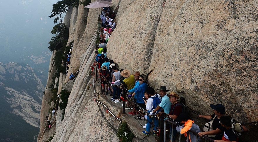 Dünyanın en tehlikeli noktalarından Huashan Dağı