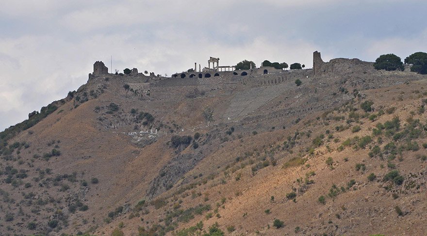 Pergamon’da 2 bin yıllık iskeletler incelendi… Eski Bergamalılar ne yiyip ne içiyordu?