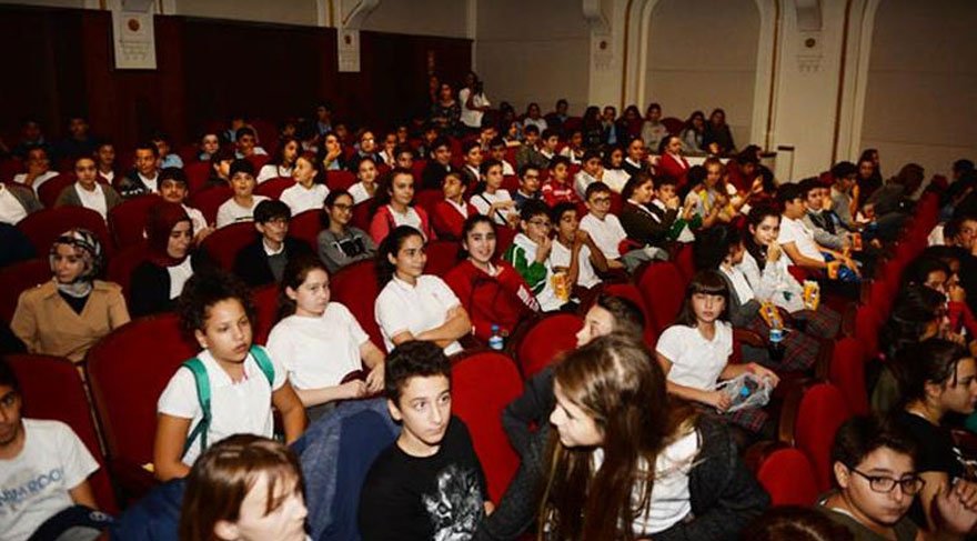 Yüz binlerce çocuk daha önce sinemaya hiç gitmedi!