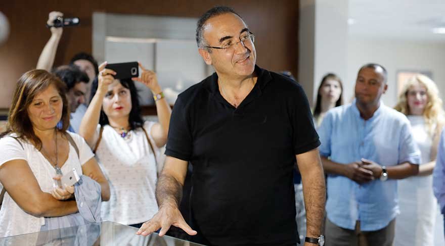 Sunay Akın’dan İzmir Marşı açıklaması