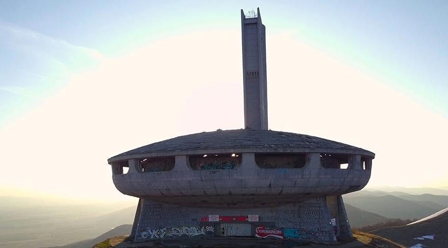 Bulgaristan’ın UFO’ya benzeyen komünist anıtı